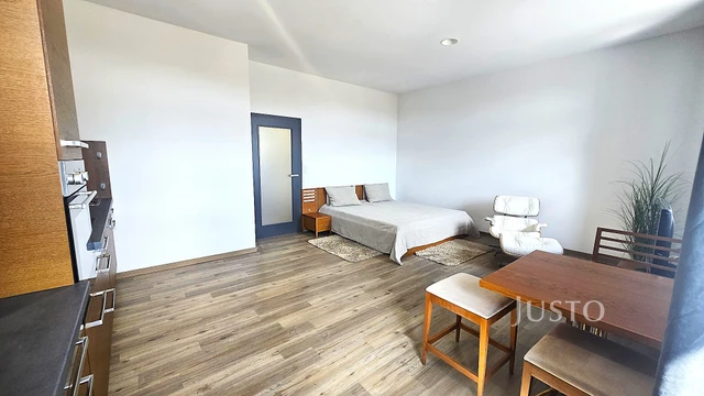 Pronájem 1+kk 40 m² + parkování, Písek - Vladislavova