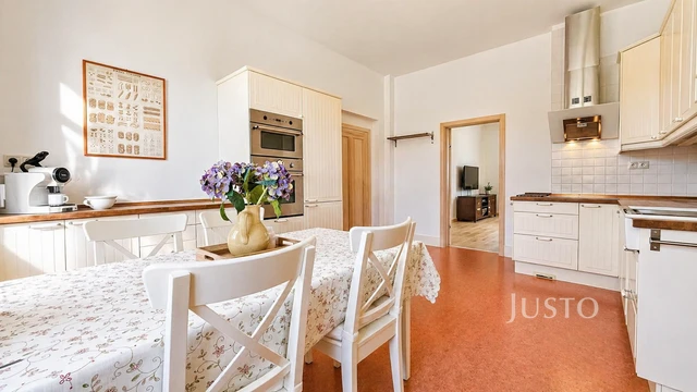 Prodej rodinného domu 257 m² s pozemkem 1742 m² + balkón 5 m²