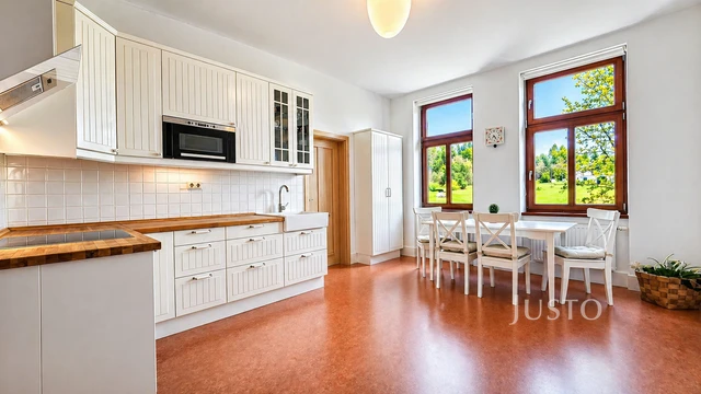 Prodej rodinného domu 257 m² s pozemkem 1742 m² + balkón 5 m²