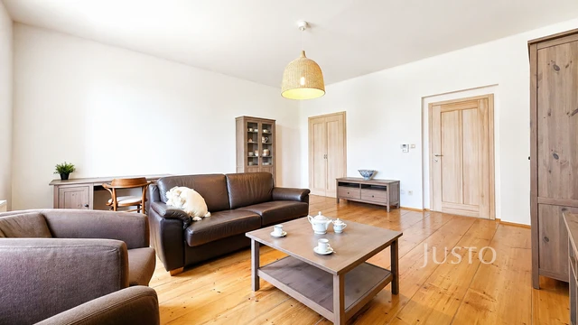 Prodej rodinného domu 257 m² s pozemkem 1742 m² + balkón 5 m²