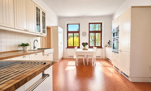 Prodej rodinného domu 257 m² s pozemkem 1742 m² + balkón 5 m²