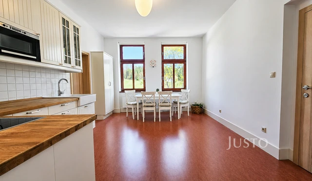 Prodej rodinného domu 257 m² s pozemkem 1742 m² + balkón 5 m²
