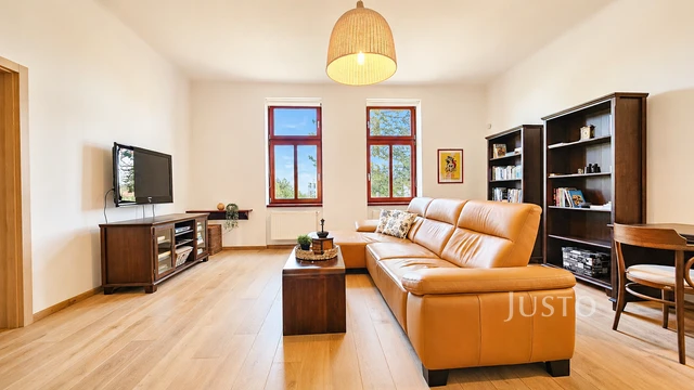 Prodej rodinného domu 257 m² s pozemkem 1742 m² + balkón 5 m²