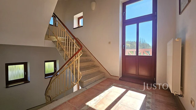 Prodej rodinného domu 257 m² s pozemkem 1742 m² + balkón 5 m²