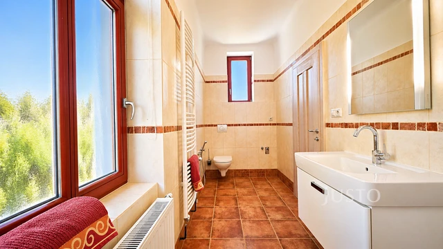 Prodej rodinného domu 257 m² s pozemkem 1742 m² + balkón 5 m²