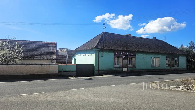 Prodej rodinného domu 180 m² s pozemkem 911 m²