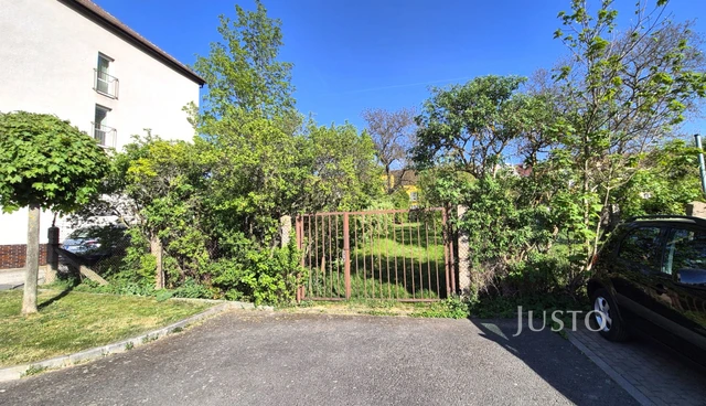 Prodej vícegeneračního domu 454 m² s pozemkem 1145 m² + balkón