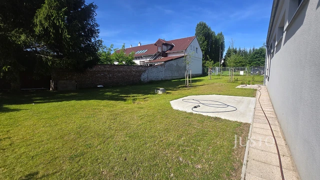 Pronájem 4+kk 85 m² + zahrada + terasa + parkování