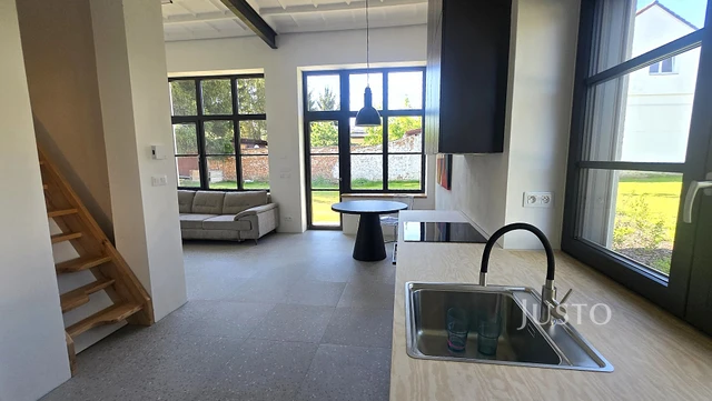 Pronájem 4+kk 85 m² + zahrada + terasa + parkování