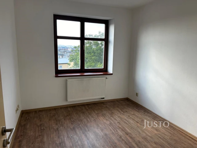 Pronájem 2+kk, 41 m², Písek - Nádražní
