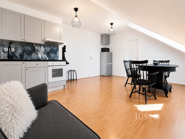 Prodej 4+kk, 71 m² + parkování, Písek - Pražská