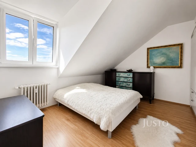 Prodej 4+kk, 71 m² + parkování, Písek - Pražská