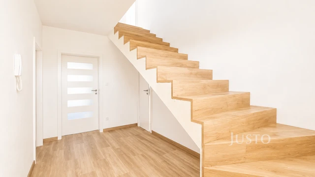 Prodej rodinného domu 174 m² s pozemkem 197 m² + terasa