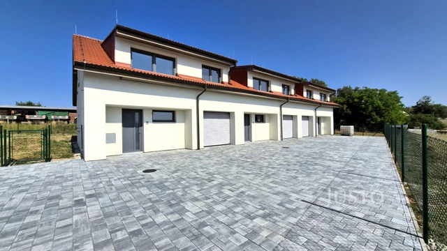 Prodej rodinného domu 174 m² s pozemkem 197 m² + terasa