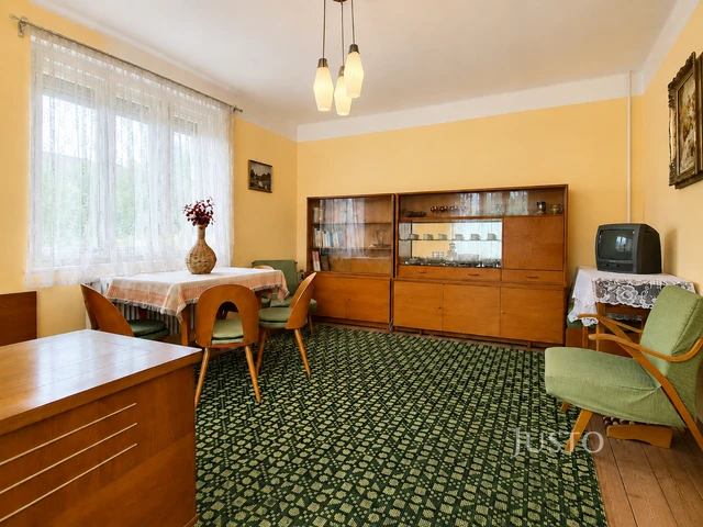 Prodej rodinného domu 514 m² s pozemkem 5 451 m²