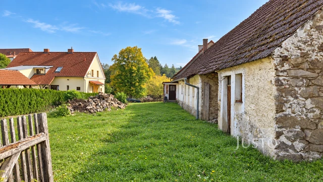 Prodej rodinného domu 215 m² s pozemkem 2 076 m²