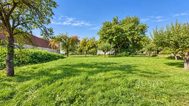 Prodej rodinného domu 215 m² s pozemkem 2 076 m²