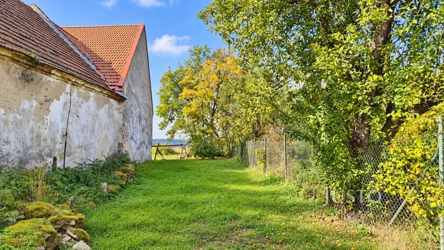 Prodej rodinného domu 215 m² s pozemkem 2 076 m²
