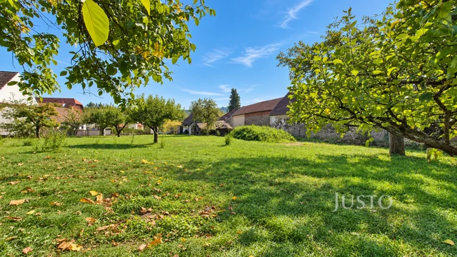 Prodej rodinného domu 215 m² s pozemkem 2 076 m²