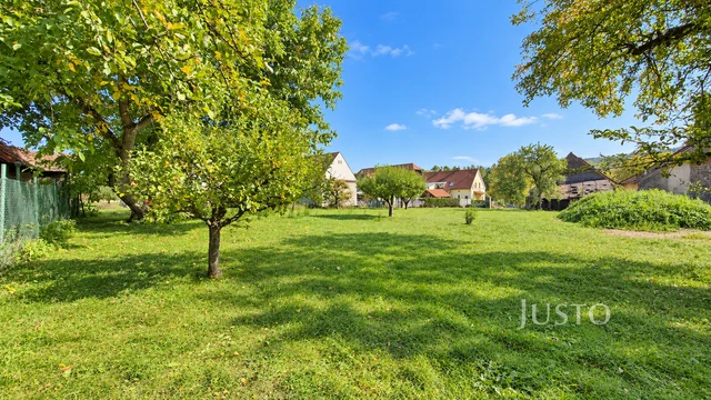 Prodej rodinného domu 215 m² s pozemkem 2 076 m²