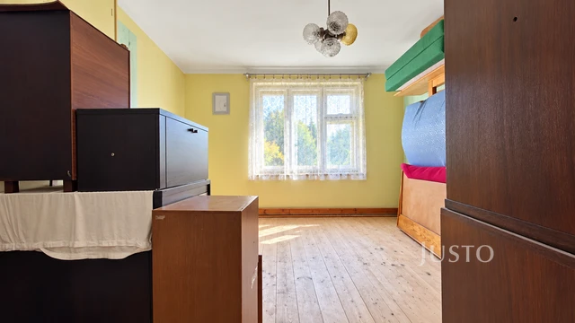 Prodej rodinného domu 215 m² s pozemkem 2 076 m²