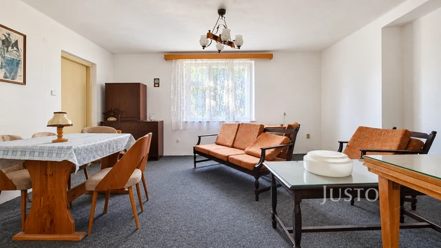 Prodej rodinného domu 215 m² s pozemkem 2 076 m²