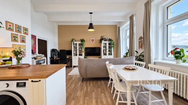 Prodej 2+kk 72 m² + balkón 3 m² + parkování