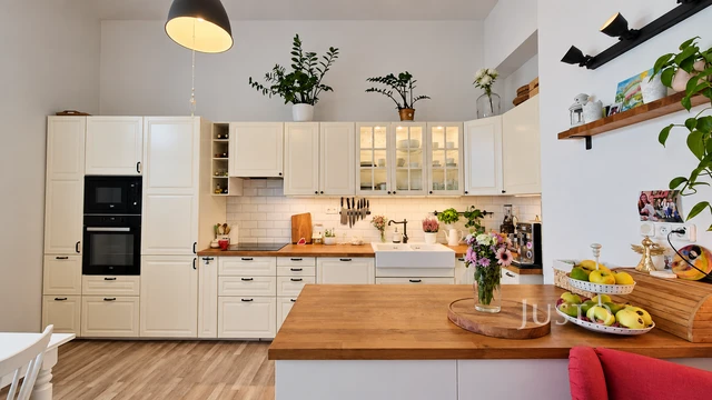 Prodej 2+kk 72 m² + balkón 3 m² + parkování