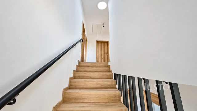 Prodej rodinného domu 174 m² s pozemkem 527 m² + terasa
