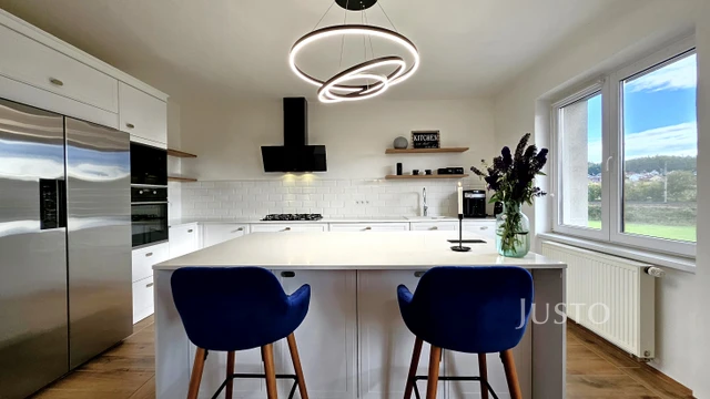 Prodej rodinného domu 278 m² s pozemkem 928 m² + terasa