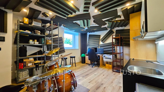 Prodej rodinného domu 276 m² s pozemkem 1398 m² + terasa 18 m² + lodžie