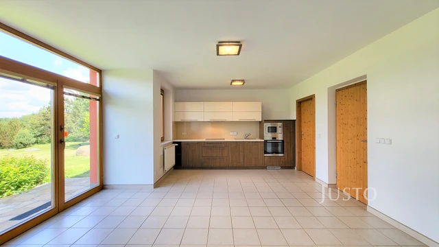 Prodej rodinného domu 346 m² s pozemkem 5 636 m²