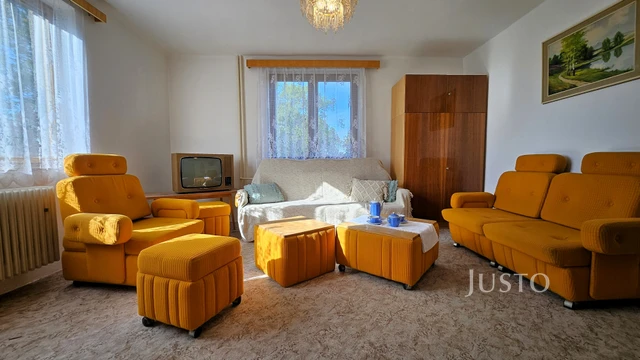 Prodej rodinného domu 243 m² s pozemkem 1633 m²