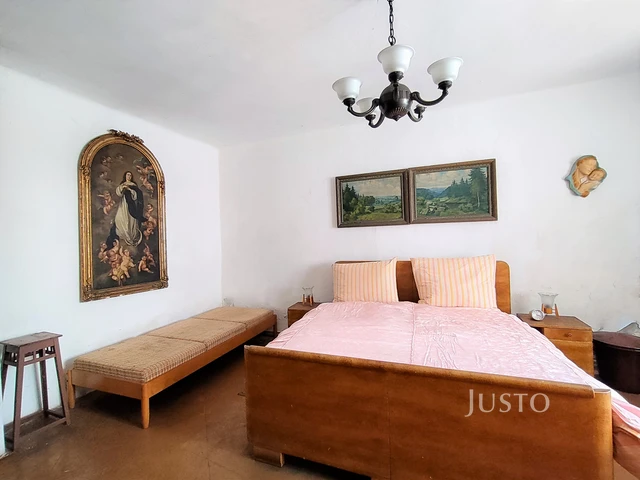 Prodej rodinného domu 295 m² s pozemkem 1648 m²