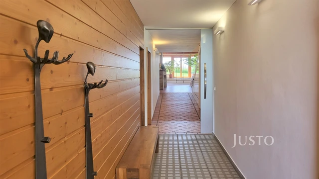Prodej rodinného domu 346 m² s pozemkem 5 636 m²