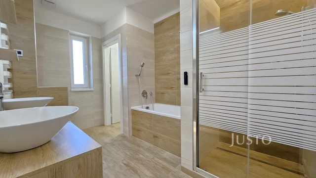 Prodej rodinného domu 276 m² s pozemkem 1398 m² + terasa 18 m² + lodžie