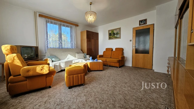 Prodej rodinného domu 243 m² s pozemkem 1633 m²