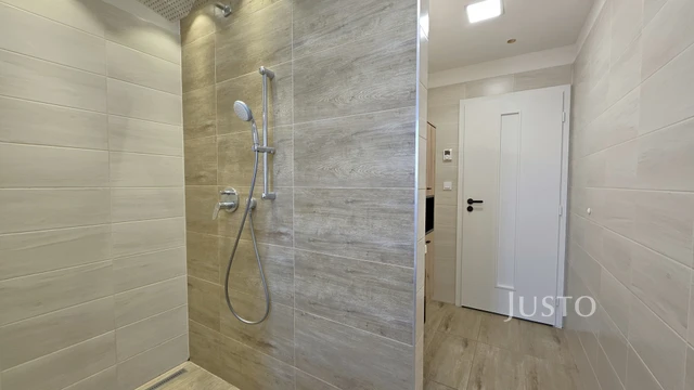 Prodej rodinného domu 276 m² s pozemkem 1398 m² + terasa 18 m² + lodžie