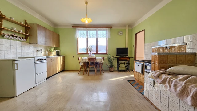 Prodej rodinného domu 243 m² s pozemkem 1633 m²