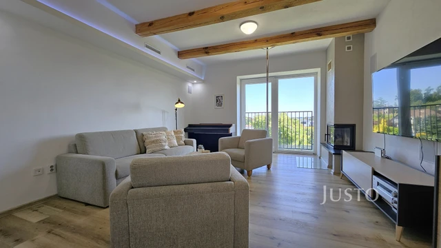 Prodej rodinného domu 276 m² s pozemkem 1398 m² + terasa 18 m² + lodžie