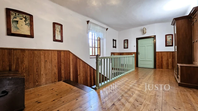 Prodej rodinného domu 363 m² s pozemkem 3244 m²