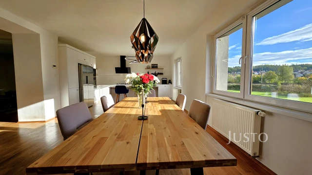 Prodej rodinného domu 278 m² s pozemkem 928 m² + terasa