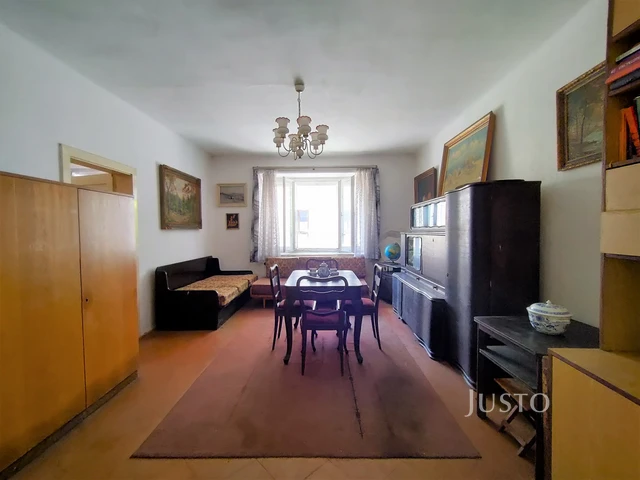 Prodej rodinného domu 295 m² s pozemkem 1648 m²