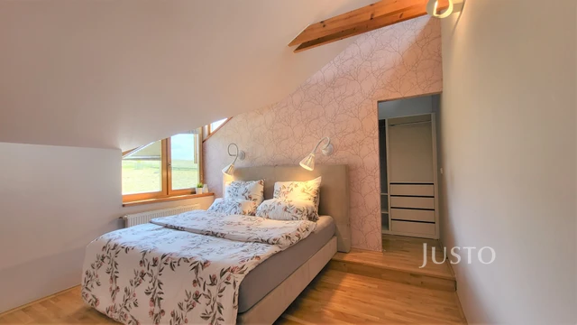 Prodej rodinného domu 346 m² s pozemkem 5 636 m²