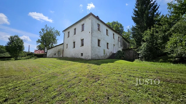 Prodej rodinného domu 363 m² s pozemkem 3244 m²