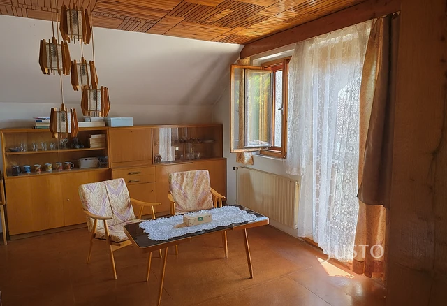 Prodej rodinného domu 214 m² s pozemkem 998 m²