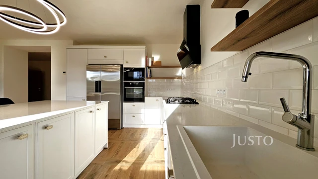 Prodej rodinného domu 278 m² s pozemkem 928 m² + terasa