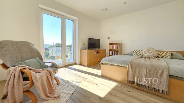 Prodej rodinného domu 276 m² s pozemkem 1398 m² + terasa 18 m² + lodžie