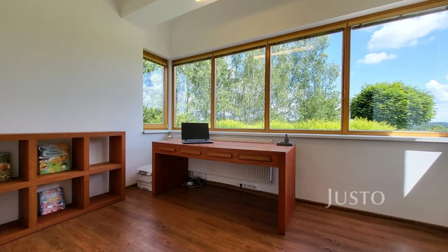 Prodej rodinného domu 346 m² s pozemkem 5 636 m²