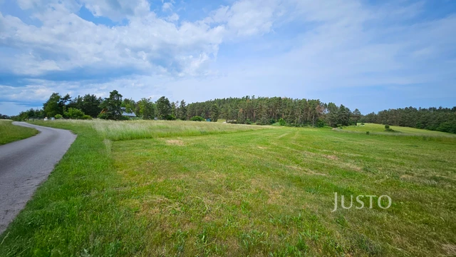 Prodej pozemku 8980 m²